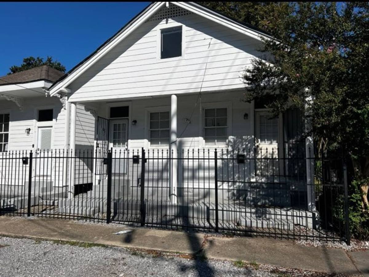 House for rent at 7710 Oak St, New Orleans, LA 70118