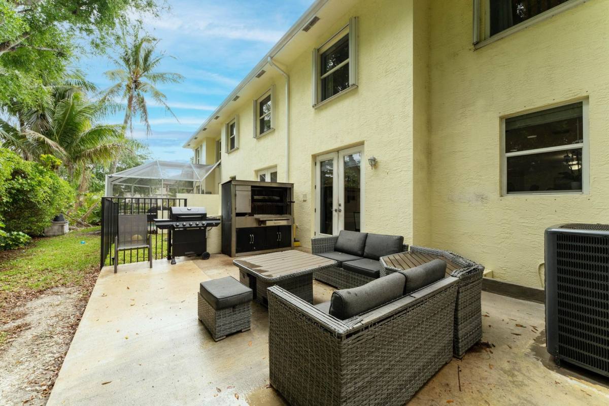 Townhouse for rent at 129 Spruce St, Boynton Beach, FL 33426