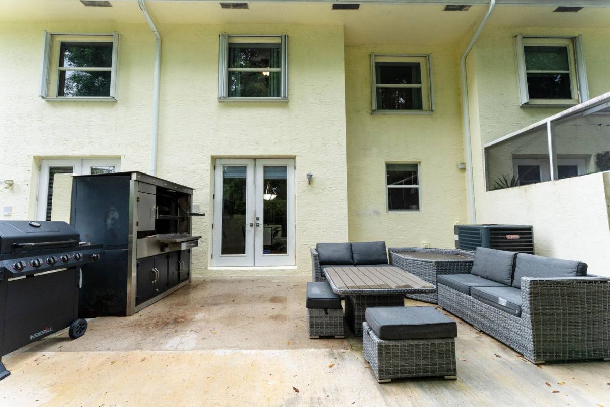 Townhouse for rent at 129 Spruce St, Boynton Beach, FL 33426