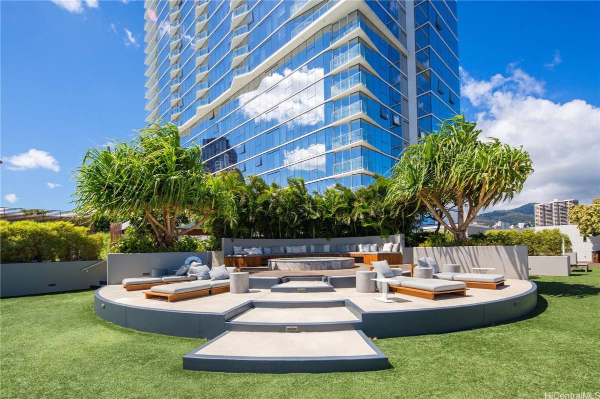 Apartment for rent at 888 Kapiolani Blvd, Honolulu, HI 96814