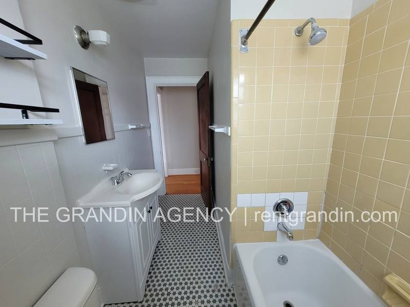 Apartment for rent at 2803 Burton Ave NW #2, Roanoke, VA 24012