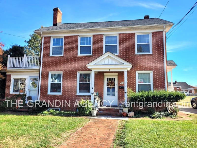 Apartment for rent at 2803 Burton Ave NW #2, Roanoke, VA 24012