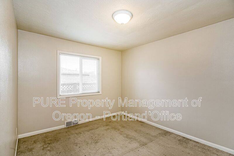 Apartment for rent at 7016 N Amherst St #2, Portland, OR 97203