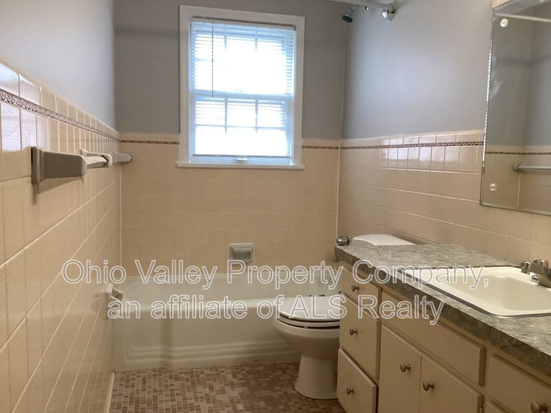 Apartment for rent at 2551 Glenmary Ave #3, Louisville, KY 40204