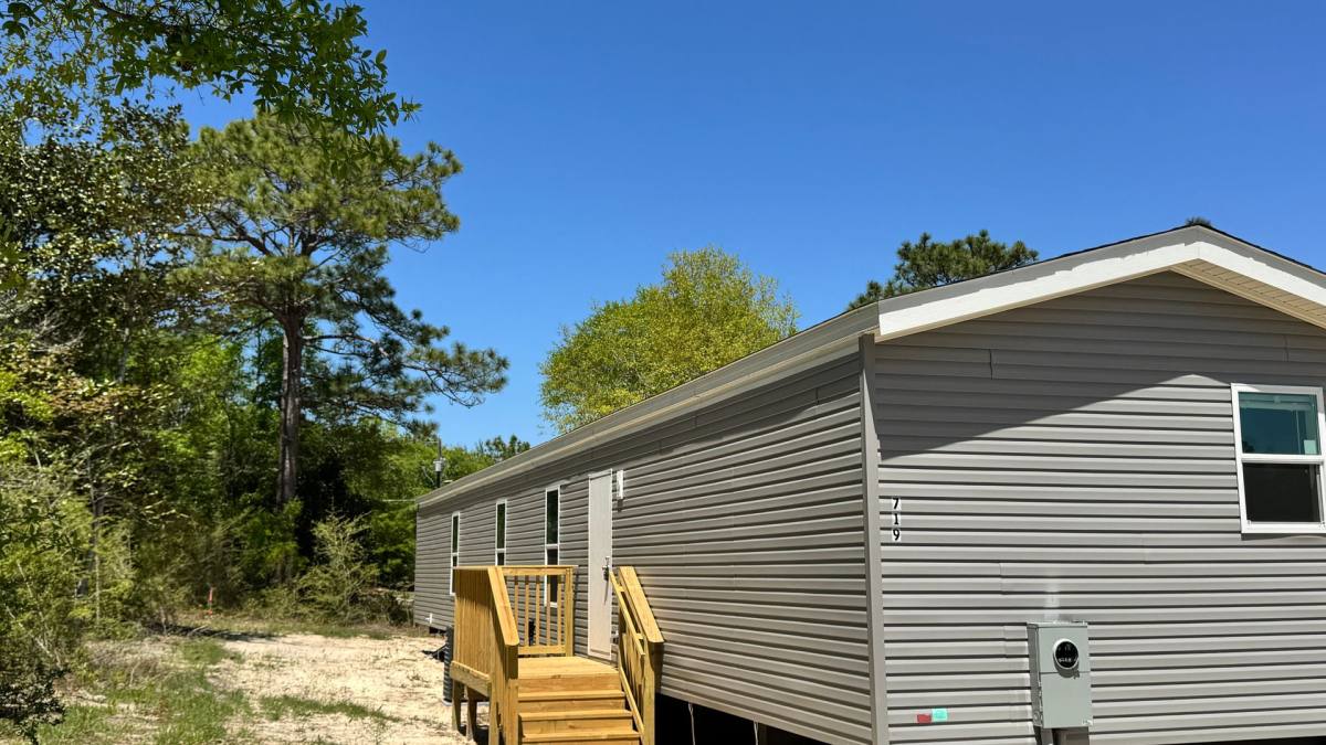 House for rent at 719 Windflower St, Defuniak Springs, FL 32433