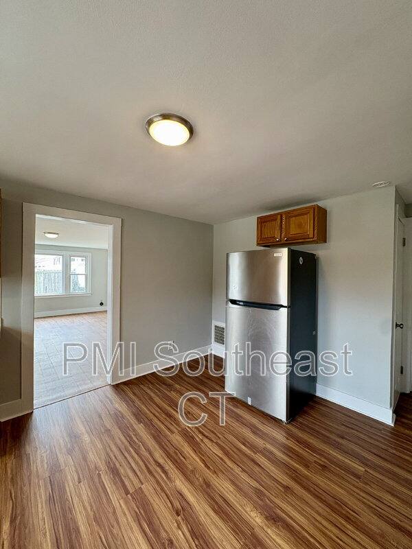 Apartment for rent at 41R Boston Post Rd #1, Waterford, CT 06385