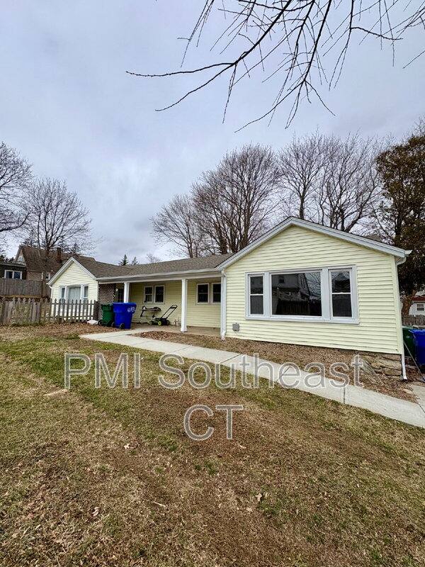 Apartment for rent at 41R Boston Post Rd #1, Waterford, CT 06385