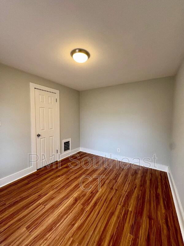 Apartment for rent at 41R Boston Post Rd #1, Waterford, CT 06385
