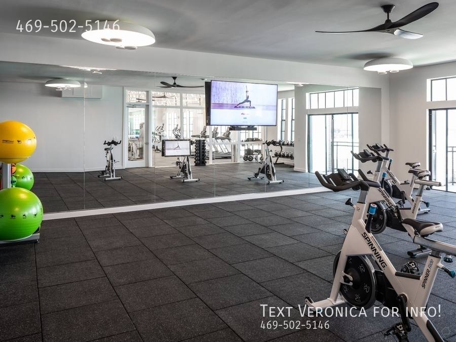 Apartment for rent at 1251 Sawyer St, Houston, TX 77007
