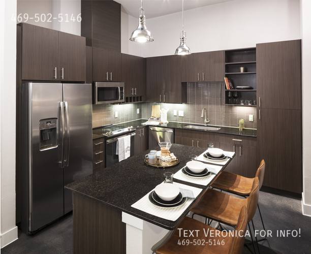 Apartment for rent at 2400 E 6th St, Austin, TX 78702