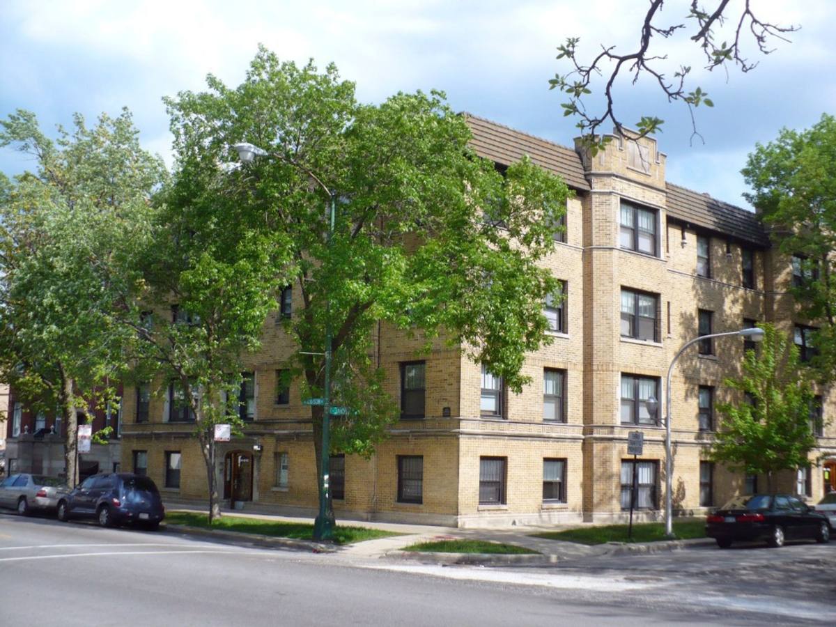 Apartment for rent at 1419-23 W Addison, Chicago, IL 60613