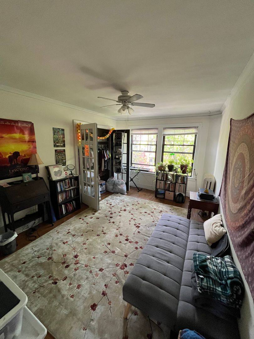 Apartment for rent at 1419-23 W Addison, Chicago, IL 60613