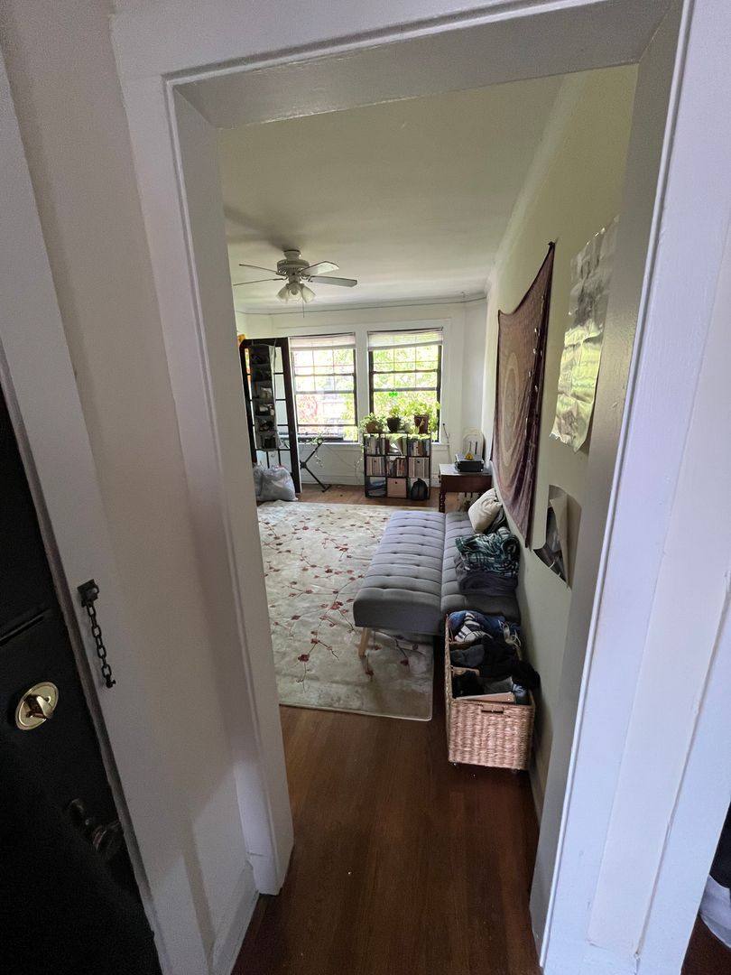 Apartment for rent at 1419-23 W Addison, Chicago, IL 60613