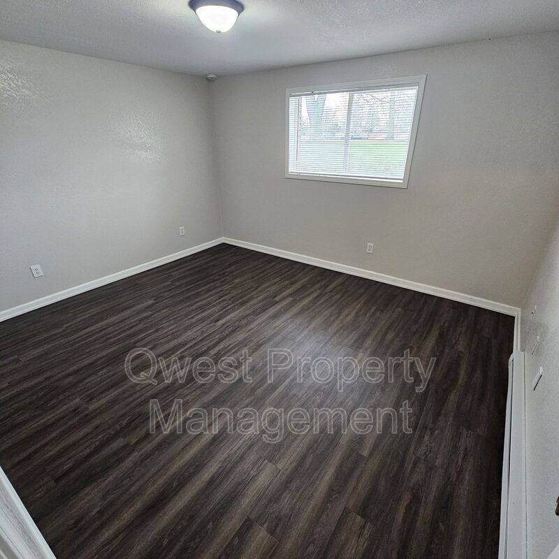 Apartment for rent at 409 E Woodlawn Ave #8, Hastings, MI 49058