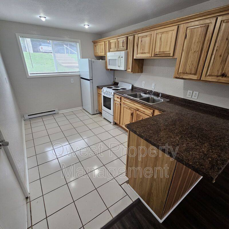 Apartment for rent at 409 E Woodlawn Ave #8, Hastings, MI 49058