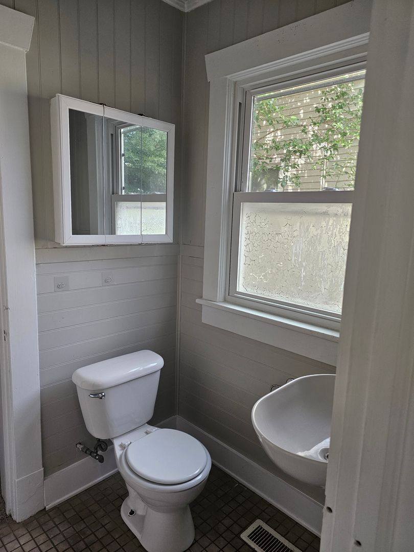 House for rent at 225 Beechwood Ave, Norfolk, VA 23505