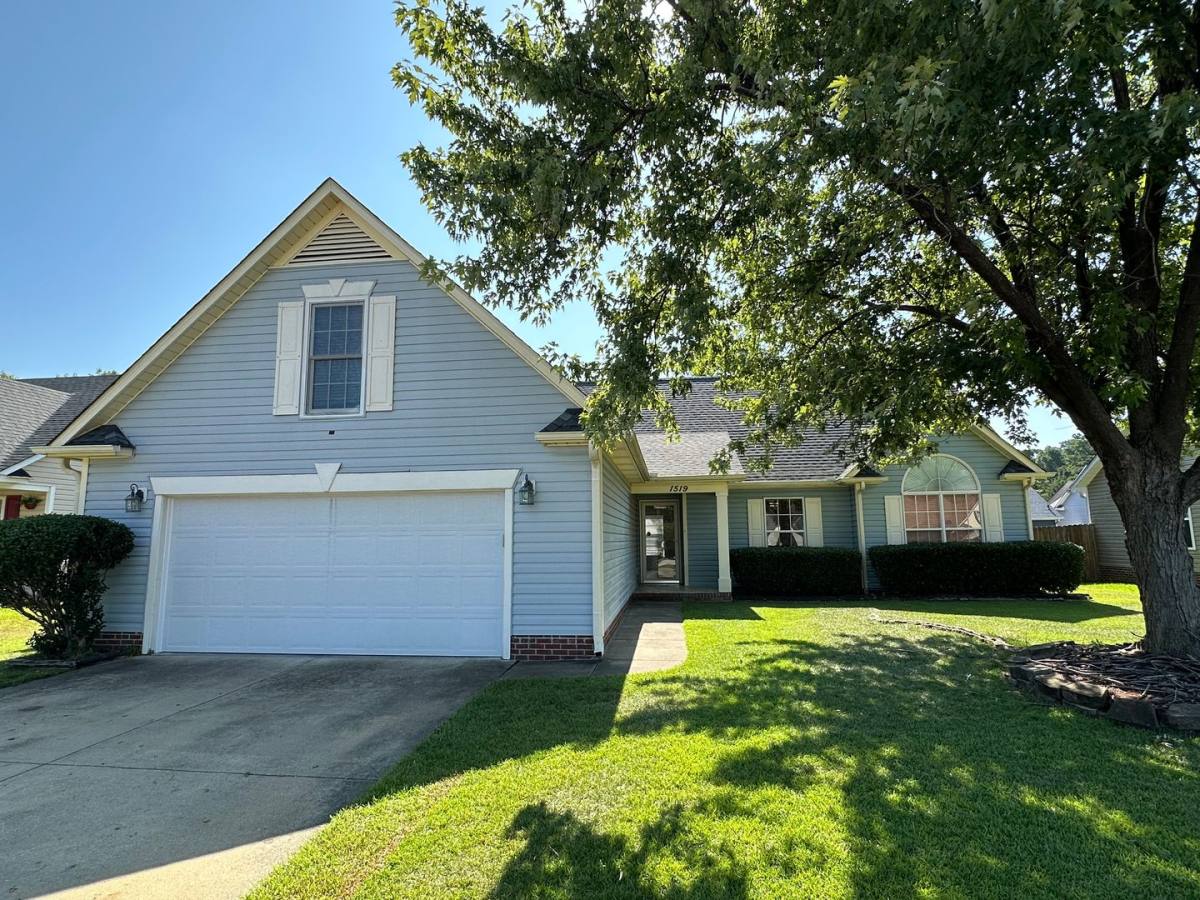 House for rent at 1519 Pinebrook Dr, Fayetteville, NC 28314