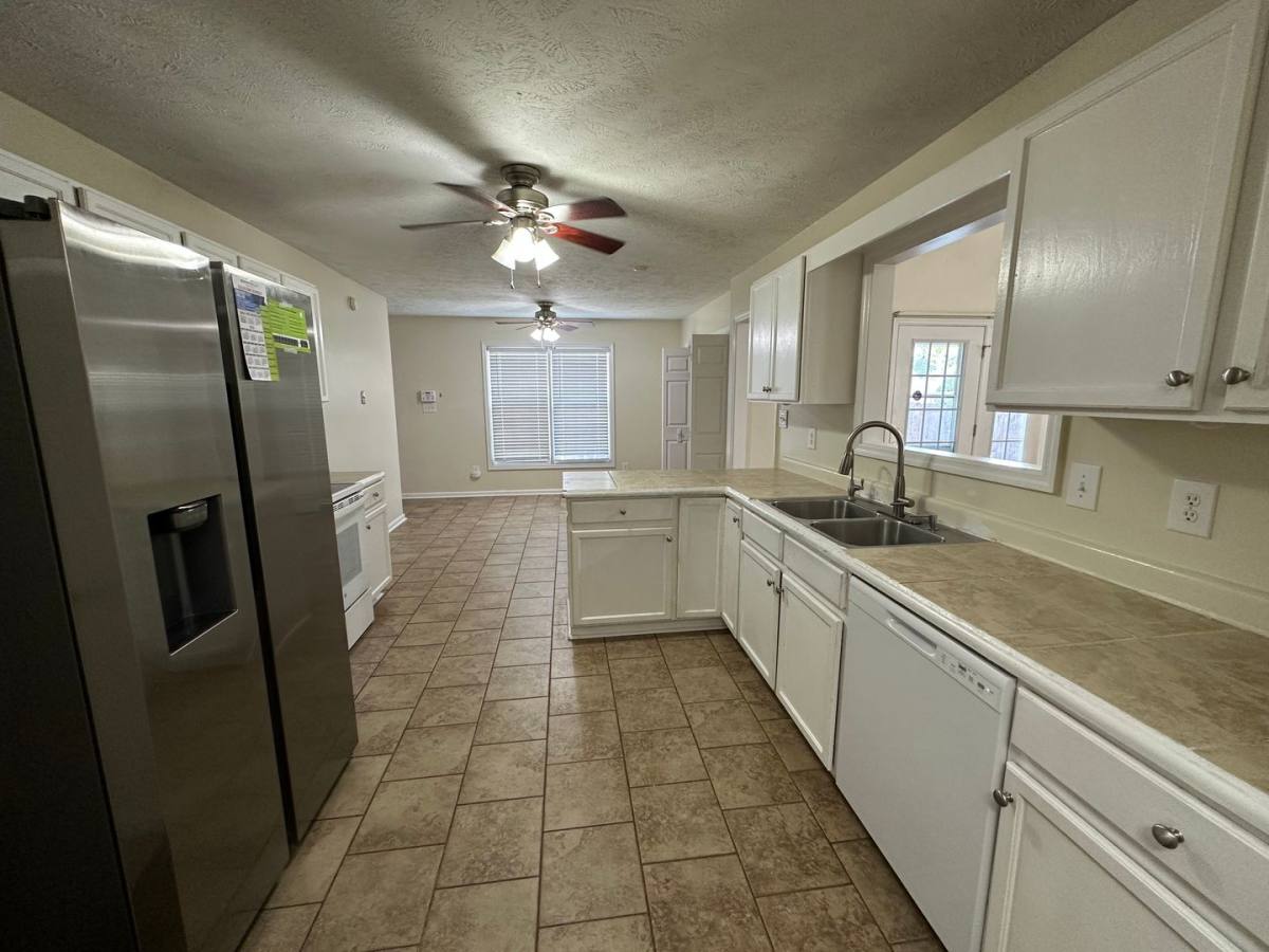 House for rent at 1519 Pinebrook Dr, Fayetteville, NC 28314