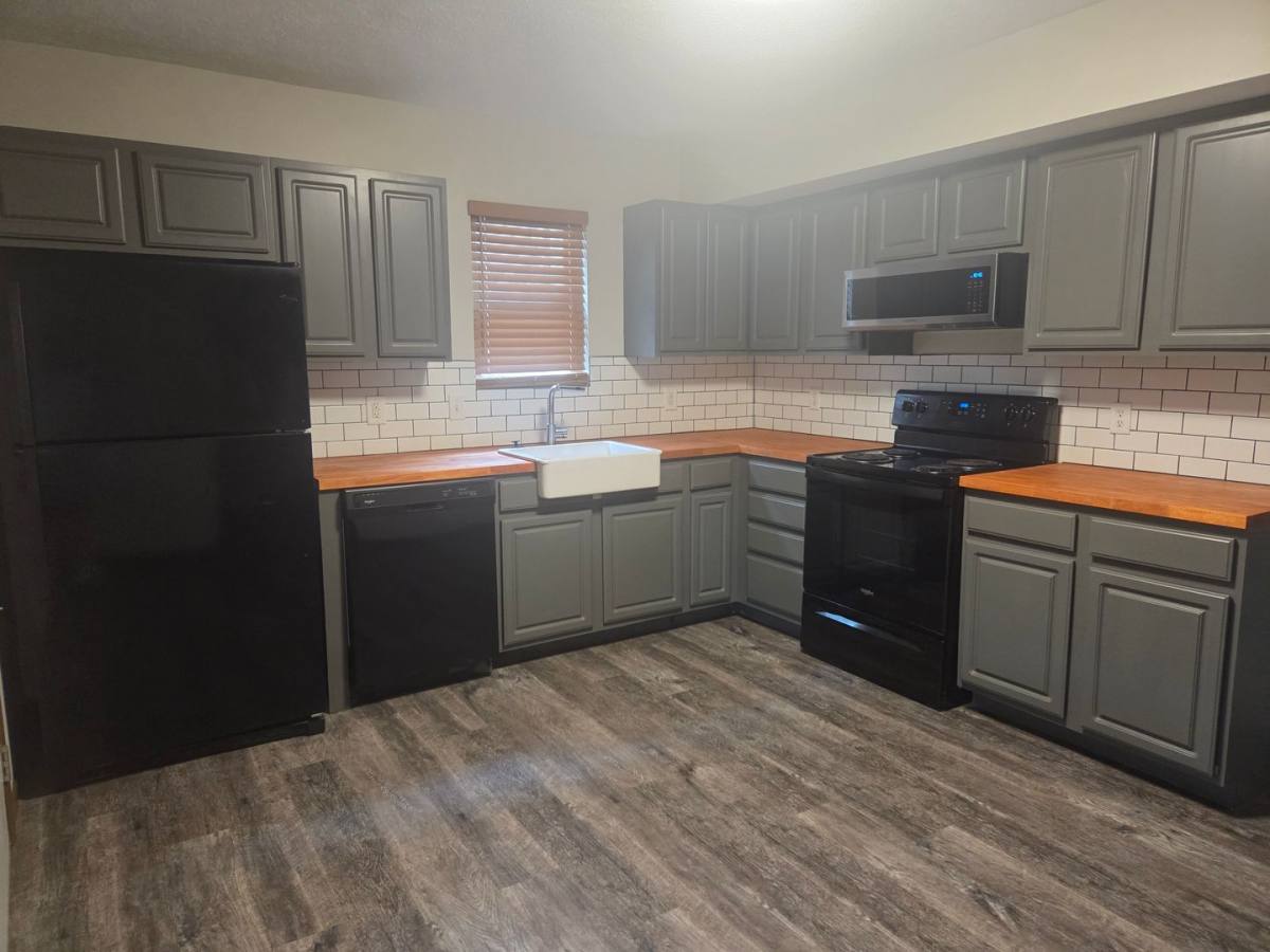 Townhouse for rent at 109 S 1st St, Council Bluffs, IA 51503