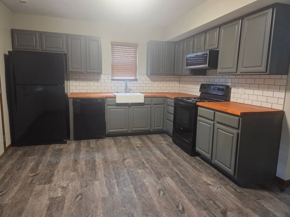 Townhouse for rent at 109 S 1st St, Council Bluffs, IA 51503