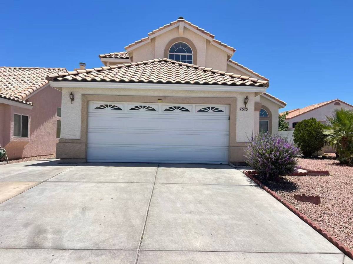 House for rent at 7525 Meadowoak Lane, Las Vegas, NV 89147