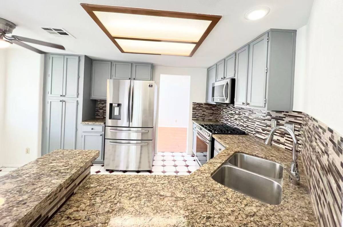 House for rent at 7525 Meadowoak Lane, Las Vegas, NV 89147