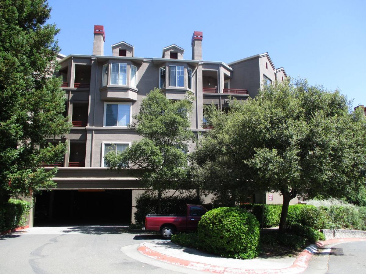 Apartment for rent at 200 Caldecott Lane, Oakland, CA 94618