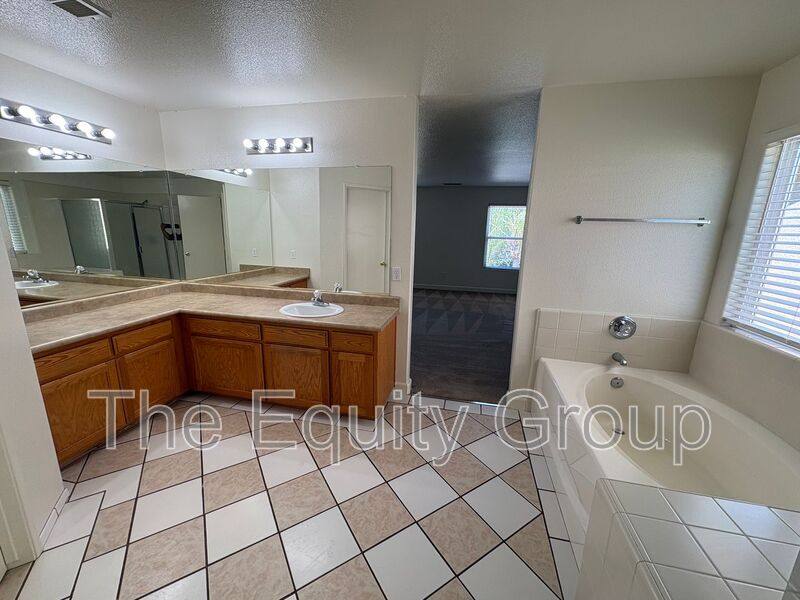 House for rent at 722 W James Ave, Visalia, CA 93277