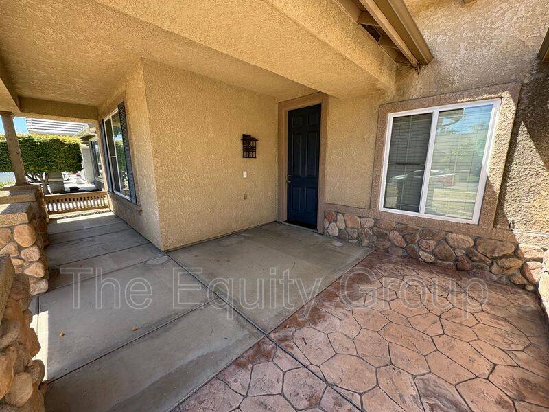 House for rent at 722 W James Ave, Visalia, CA 93277
