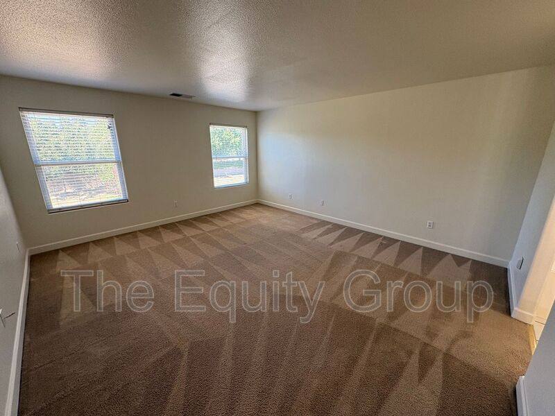 House for rent at 722 W James Ave, Visalia, CA 93277