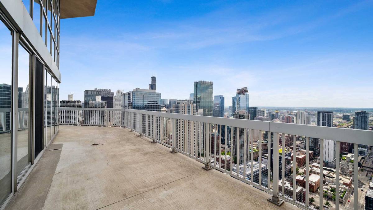 Apartment for rent at 540 N State St, Chicago, IL 60654
