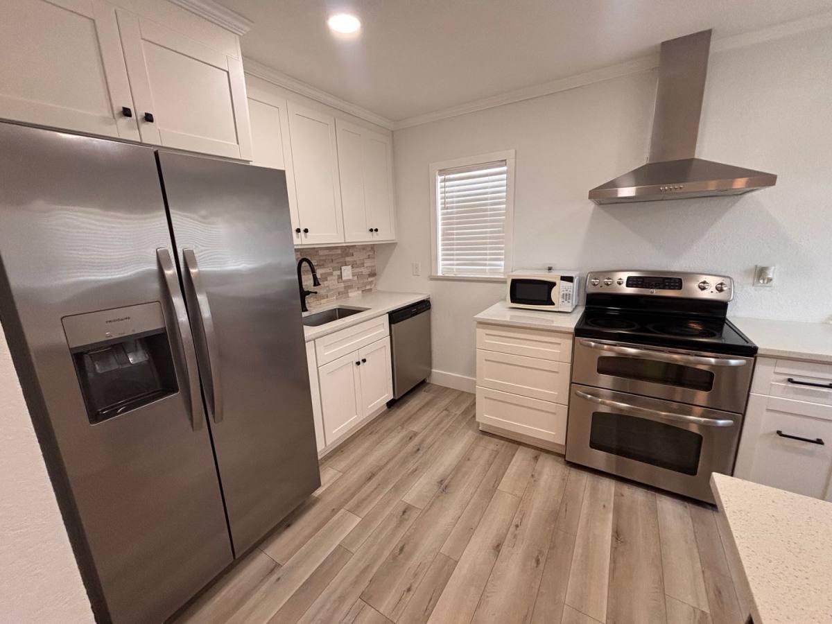 House for rent at 1619 2nd Ave N, Jacksonville Beach, FL 32250