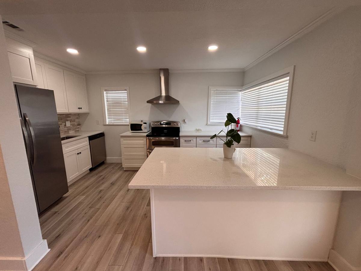 House for rent at 1619 2nd Ave N, Jacksonville Beach, FL 32250