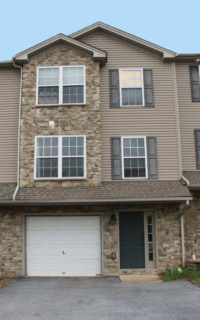 House for rent at 825 Rachel Dr, York, PA 17404