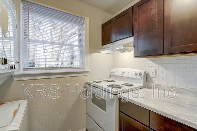 Apartment for rent at 1517 Halifax St #3, Petersburg, VA 23803