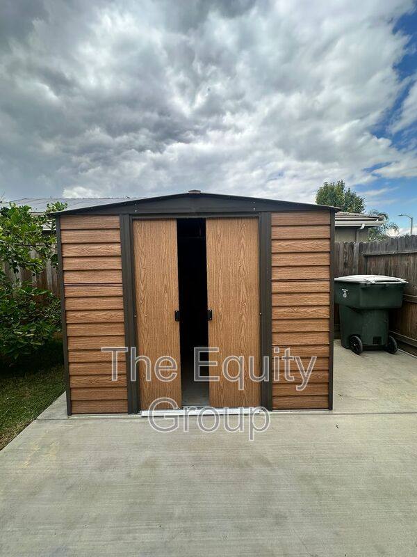 House for rent at 1725 N Silvervale St, Visalia, CA 93291