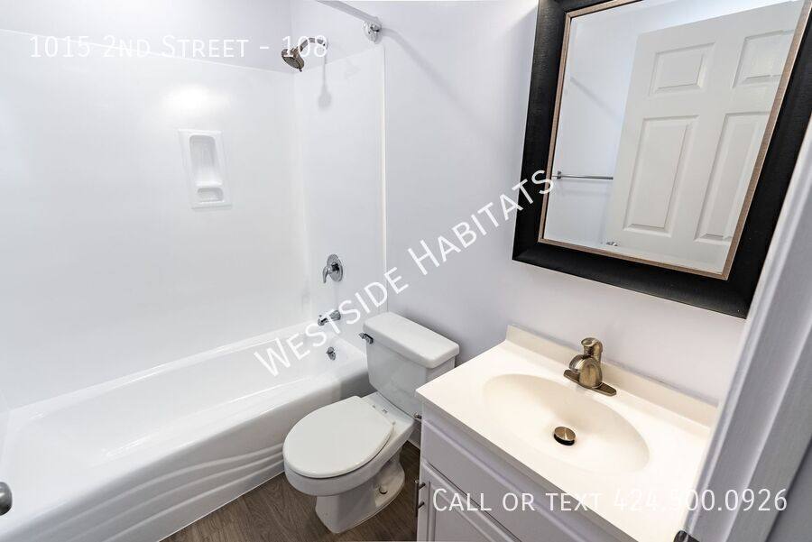 Apartment for rent at 1015 2nd St #108, Santa Monica, CA 90403