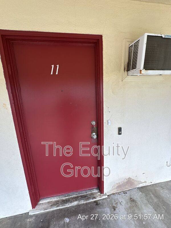 Apartment for rent at 352 S Blackstone St #11, Tulare, CA 93274