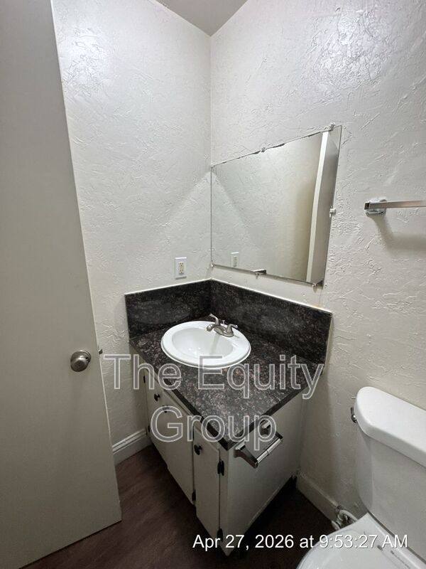 Apartment for rent at 352 S Blackstone St #11, Tulare, CA 93274