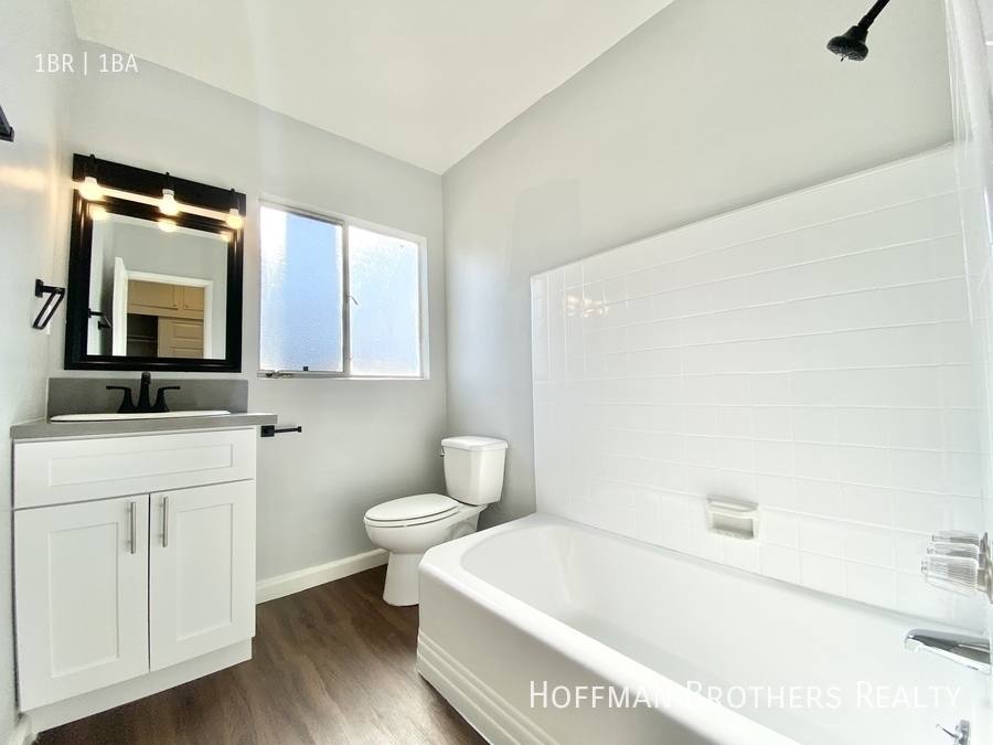 Apartment for rent at 1661 N Bronson Ave #9, Los Angeles, CA 90028