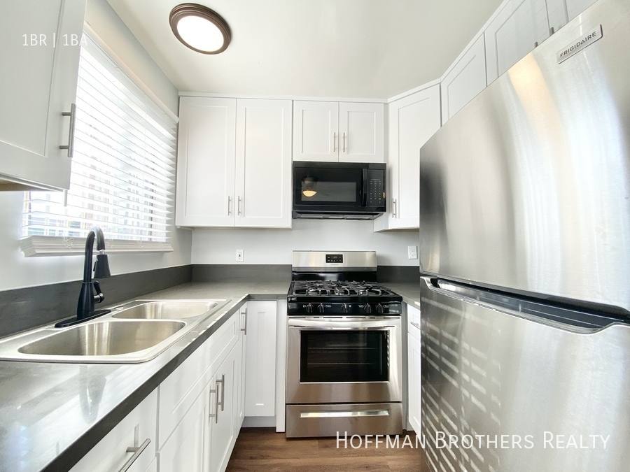 Apartment for rent at 1661 N Bronson Ave #9, Los Angeles, CA 90028