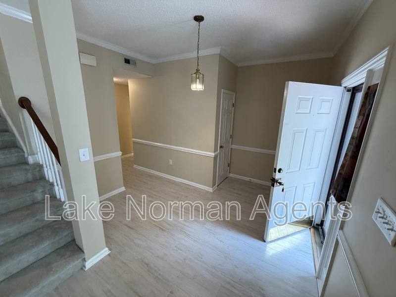 House for rent at 9423 Fairmead Dr, Charlotte, NC 28269