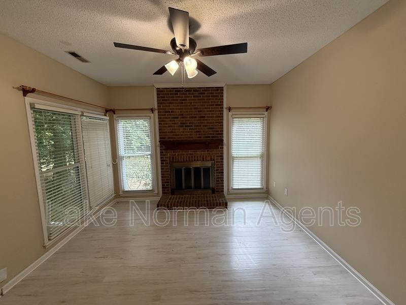 House for rent at 9423 Fairmead Dr, Charlotte, NC 28269