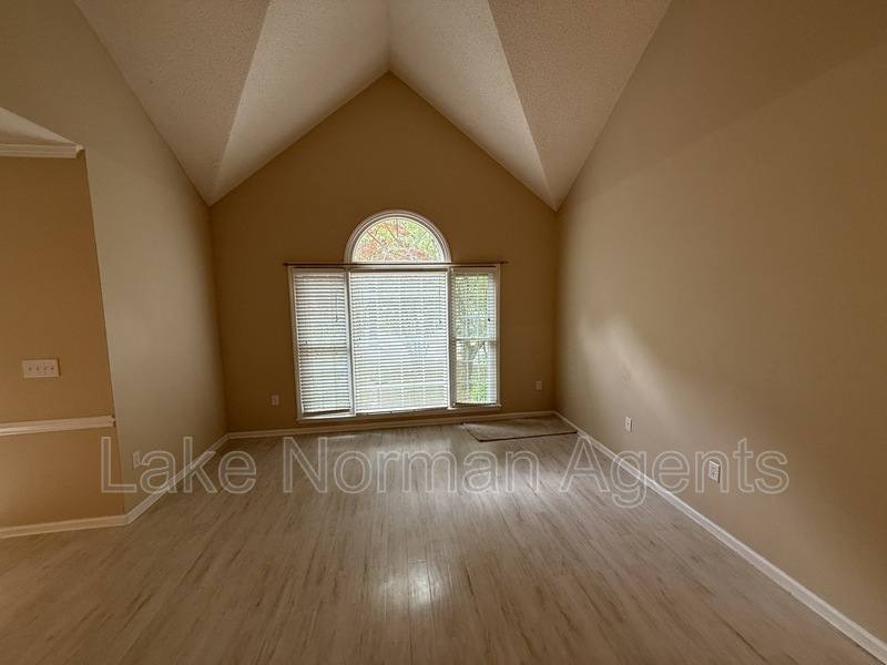 House for rent at 9423 Fairmead Dr, Charlotte, NC 28269