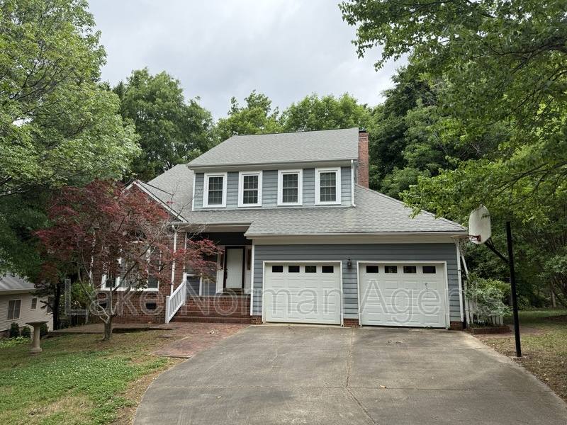 House for rent at 9423 Fairmead Dr, Charlotte, NC 28269