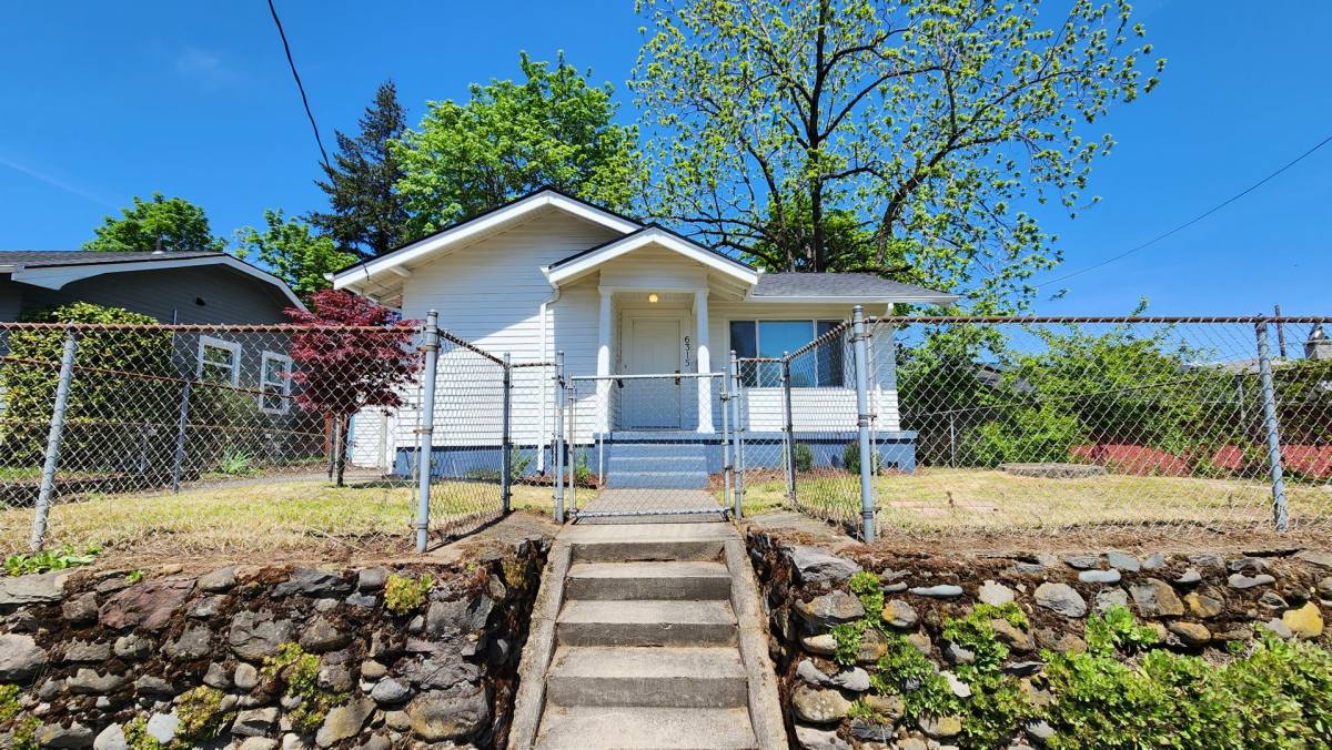 House for rent at 6315 NE Fremont St, Portland, OR 97213