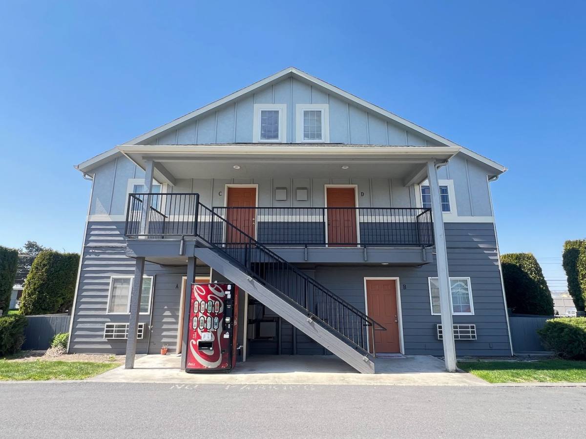 Apartment for rent at 605 S A St, Moses Lake, WA 98837
