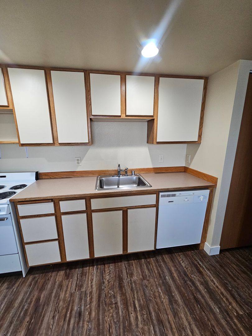 Apartment for rent at 605 S A St, Moses Lake, WA 98837
