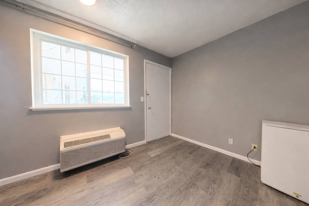 Apartment for rent at 401 N E Ave, Columbus, KS 66725