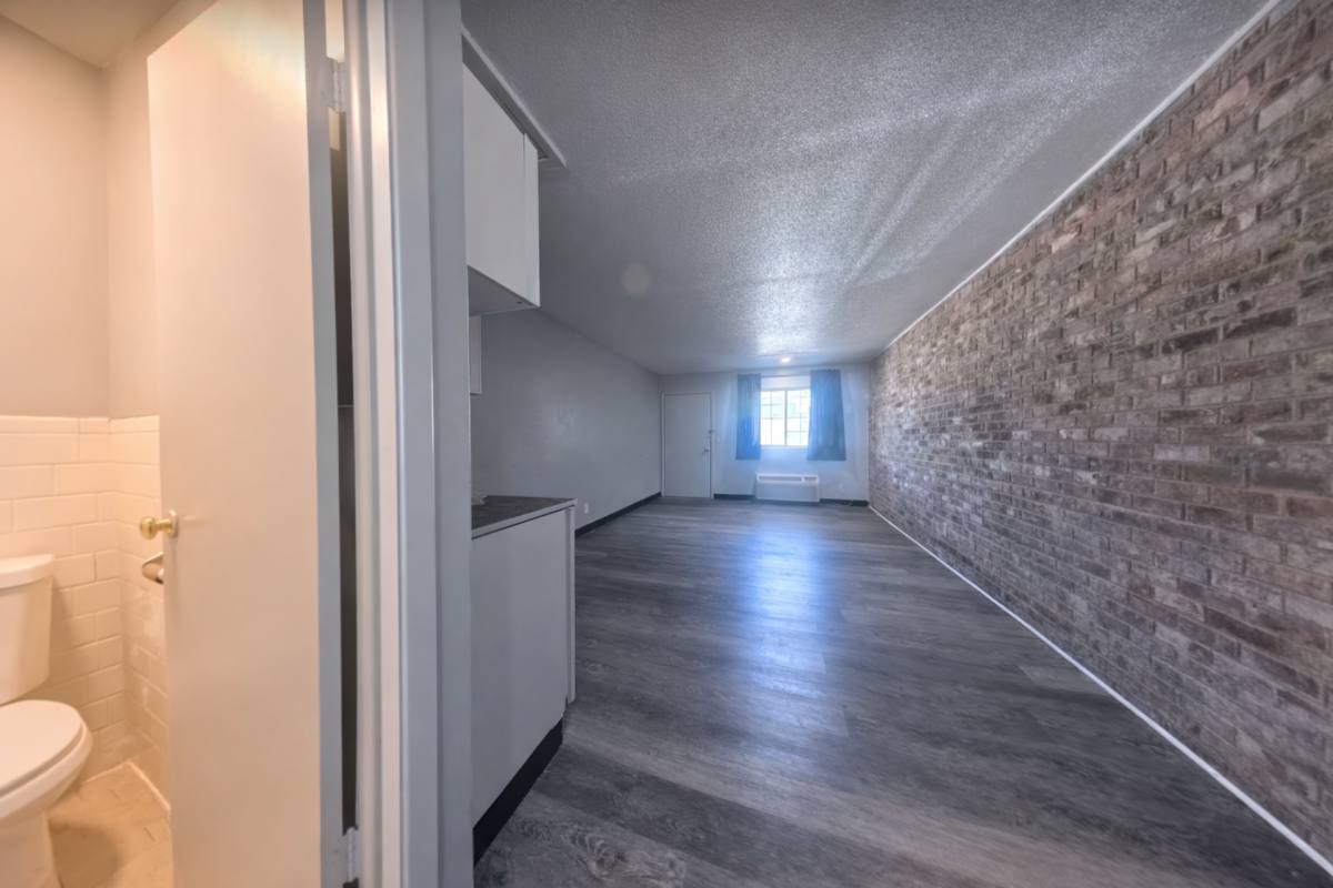 Apartment for rent at 401 N E Ave, Columbus, KS 66725